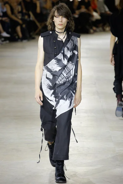 Look 32